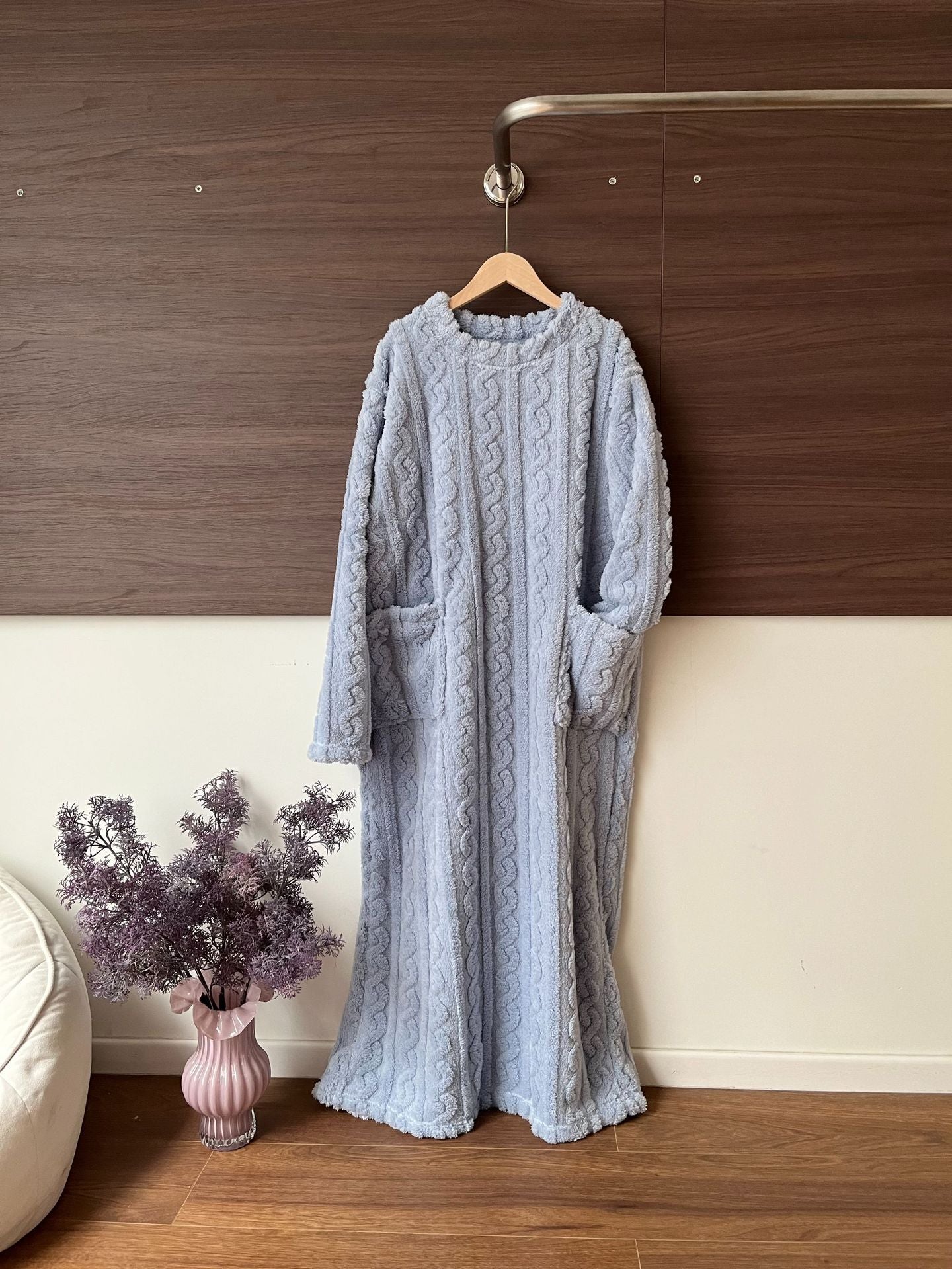 đEn varm presentđVinterklĂ€der i korallrosa sammetđ„