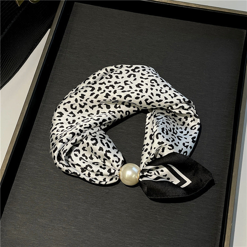 🧣 Oansträngd glamour: Påsnäppbar pärlhalsbandsscarf ✨