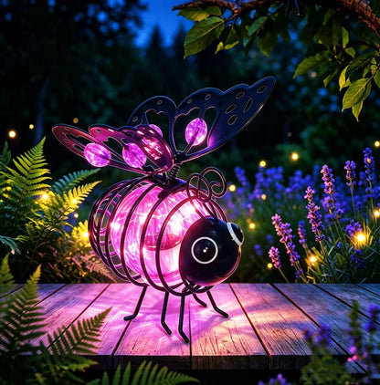 🌙🐝 Hängande solcellslampa med bi-design – varmt bärnstensfärgat sken, flimmerfri och perfekt för trädgårdsfester, camping eller barnrum – sprider glädje både dag och natt 🌞🌜
