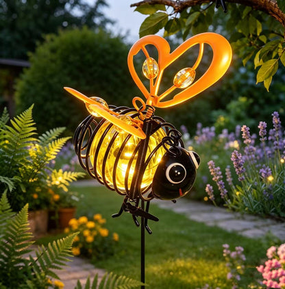 🌙🐝 Hängande solcellslampa med bi-design – varmt bärnstensfärgat sken, flimmerfri och perfekt för trädgårdsfester, camping eller barnrum – sprider glädje både dag och natt 🌞🌜