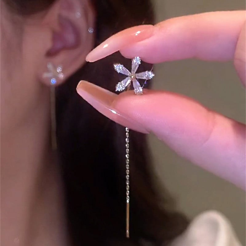 🎄Örhängen med glänsande diamanter och blommor🌸