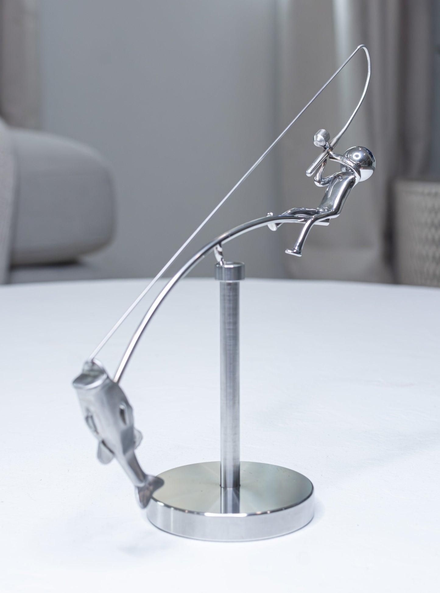🎣Skulpturen med balanserande fisk