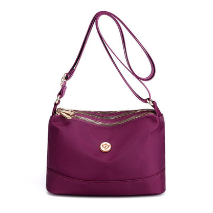 Minimalistisk axel- och crossbodyväska i nylon med stor kapacitet